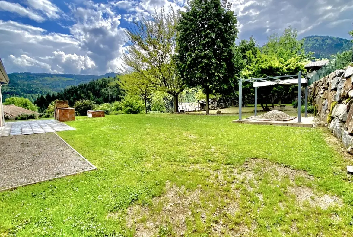 Maison de plain-pied avec véranda à Vanosc – 3 chambres, terrain de 1700 m² 