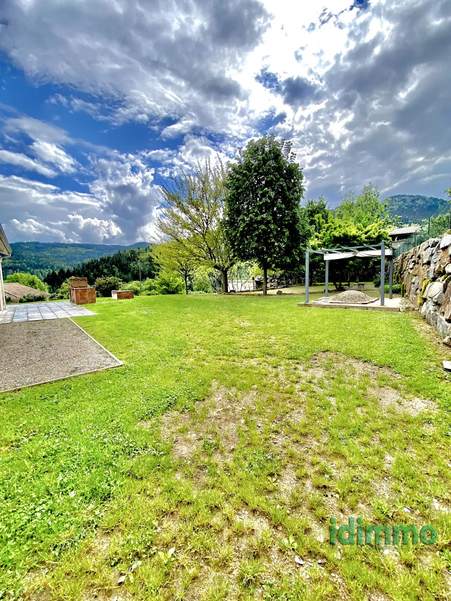 Maison de plain-pied avec véranda à Vanosc – 3 chambres, terrain de 1700 m² 