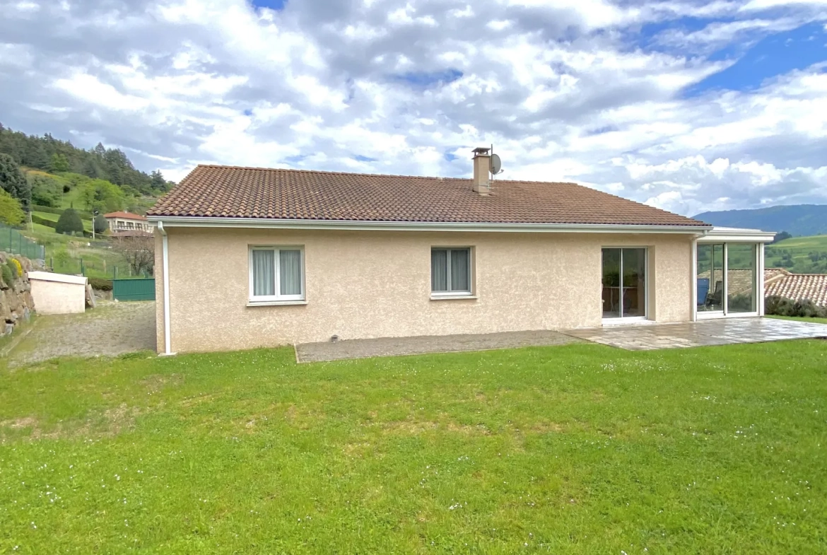 Maison de plain-pied avec véranda à Vanosc – 3 chambres, terrain de 1700 m² 