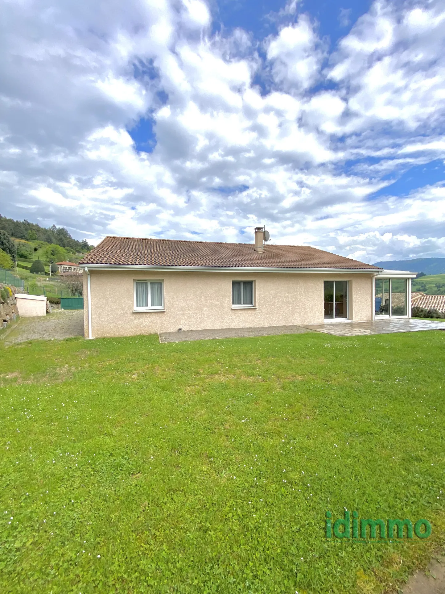 Maison de plain-pied avec véranda à Vanosc – 3 chambres, terrain de 1700 m² 