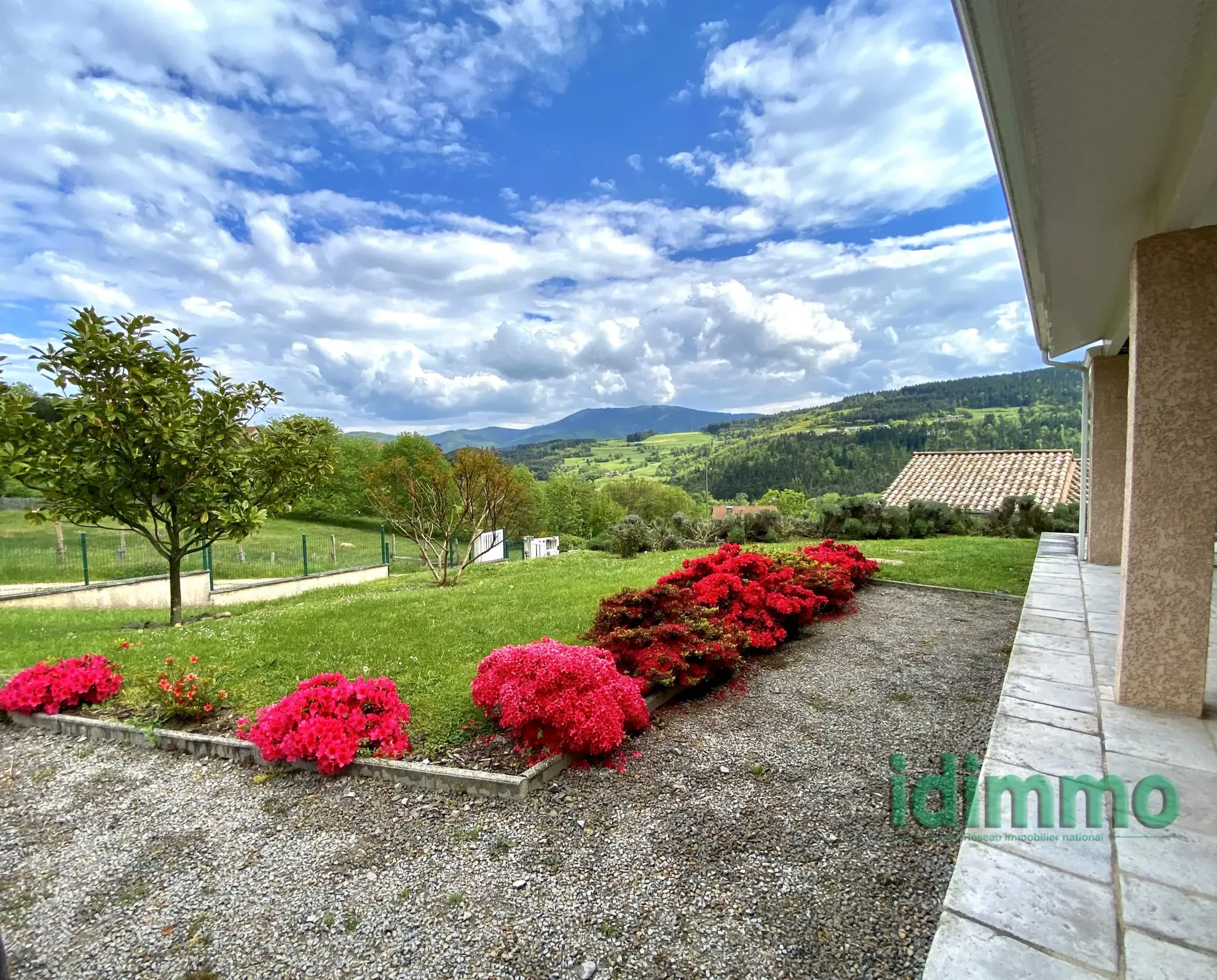 Maison de plain-pied avec véranda à Vanosc – 3 chambres, terrain de 1700 m² 