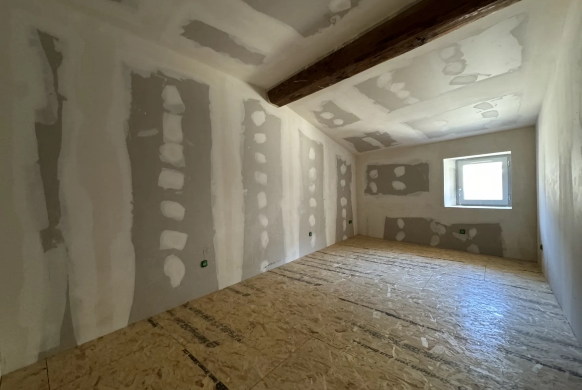 Bel appartement duplex de charme avec jardin à Sommières, idéalement situé dans l'hyper centre 