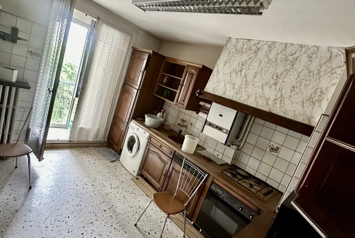Appartement T4 à Montpellier proche du Stade de la Mosson, avec balcon et garage 