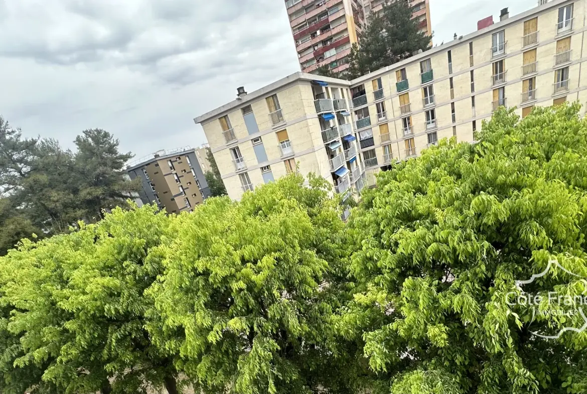 Appartement T4 à Montpellier proche du Stade de la Mosson, avec balcon et garage 