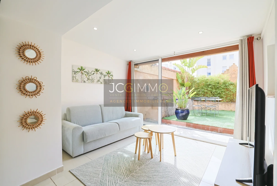 Appartement T2 rénové avec terrasse à Toulon – 54 m², mobilier inclus 