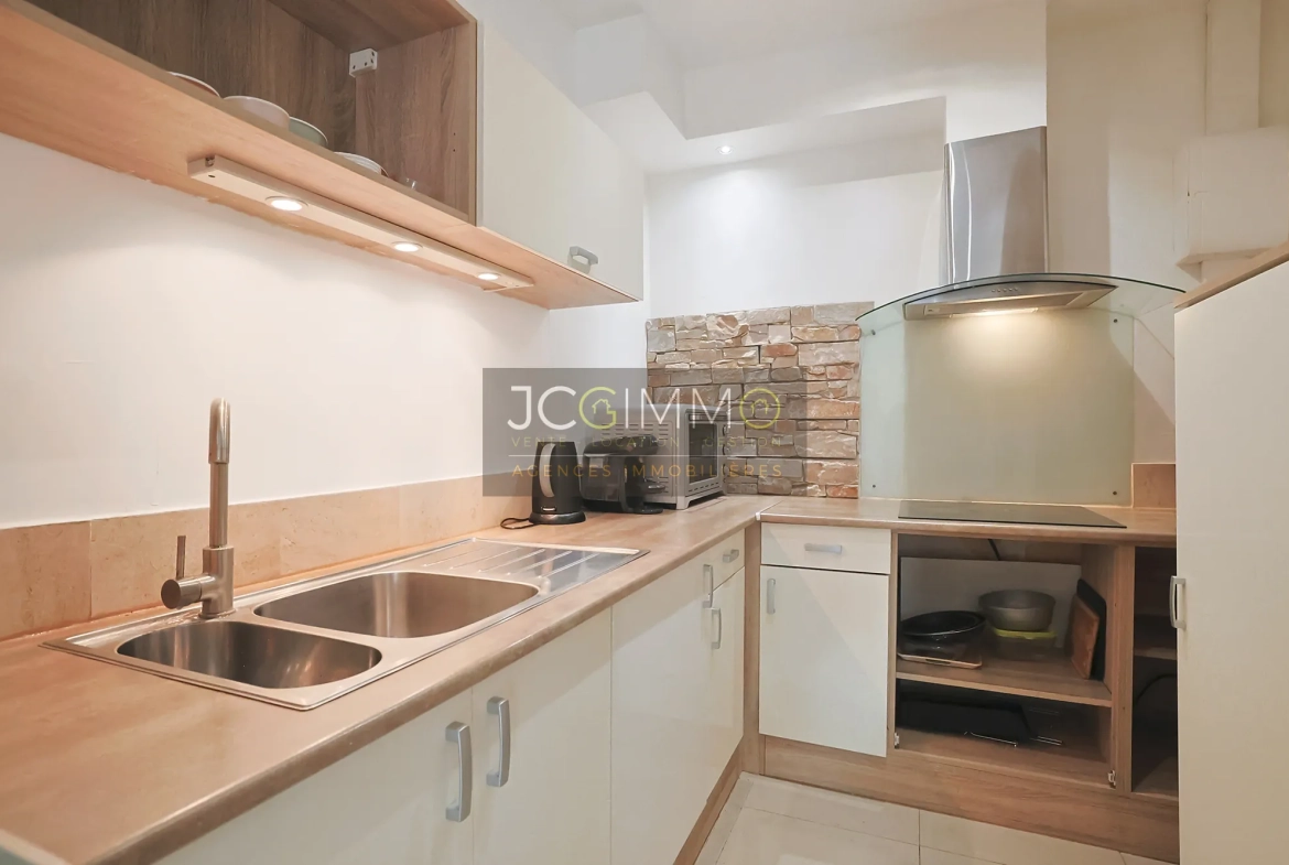 Appartement T2 rénové avec terrasse à Toulon – 54 m², mobilier inclus 
