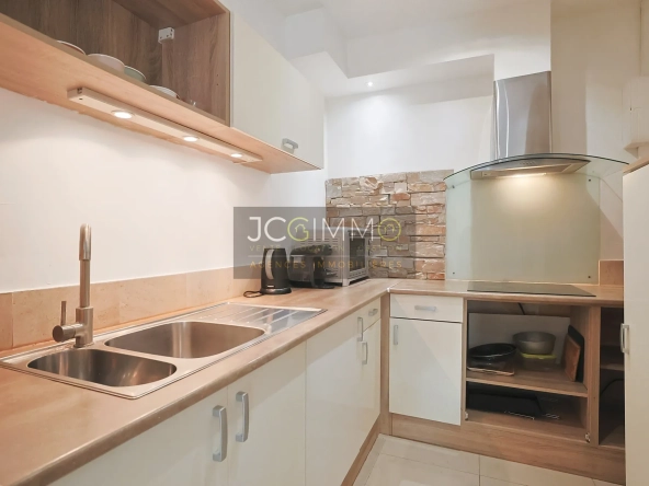 Appartement T2 rénové avec terrasse à Toulon – 54 m², mobilier inclus 