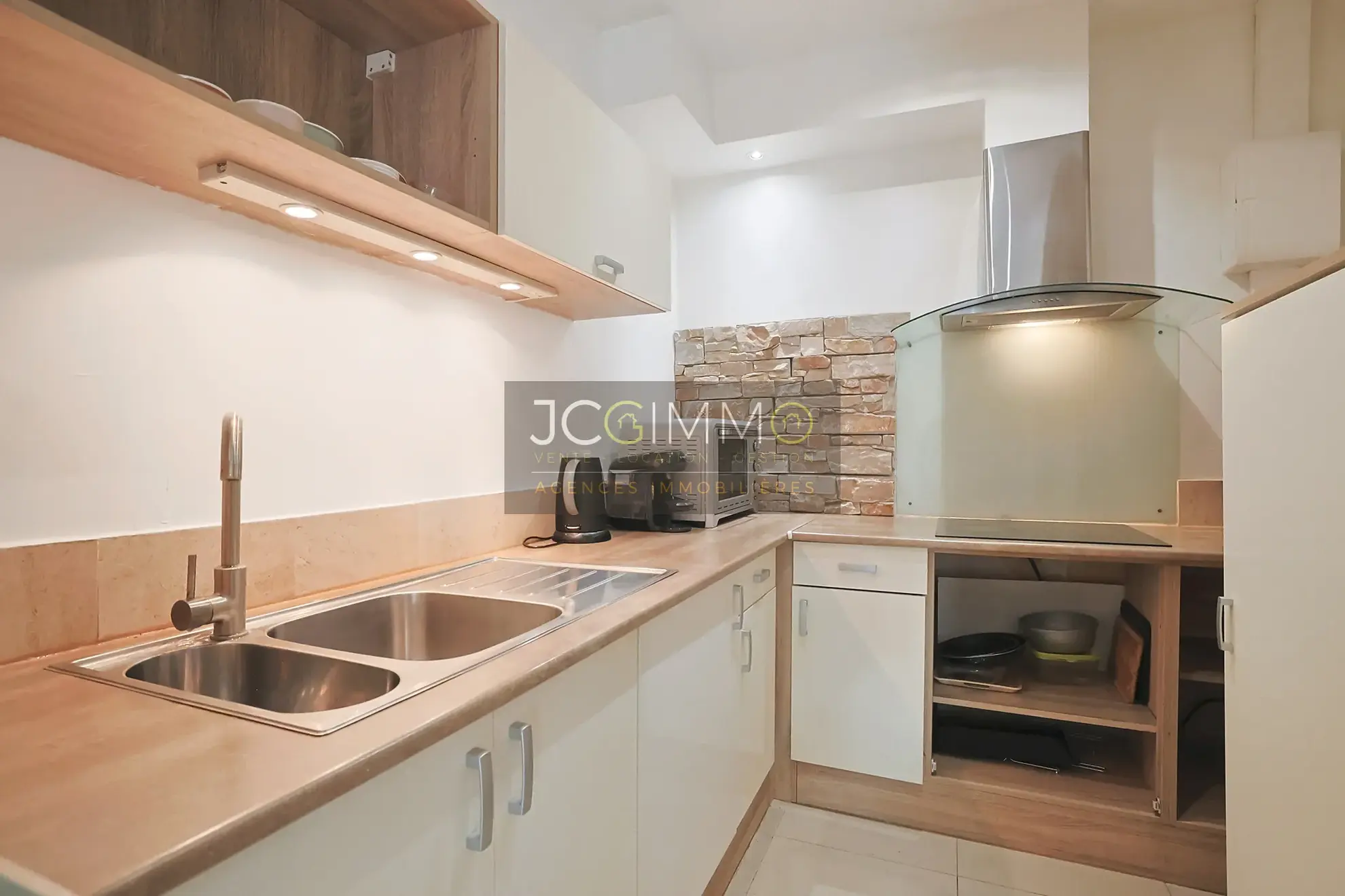 Appartement T2 rénové avec terrasse à Toulon – 54 m², mobilier inclus 