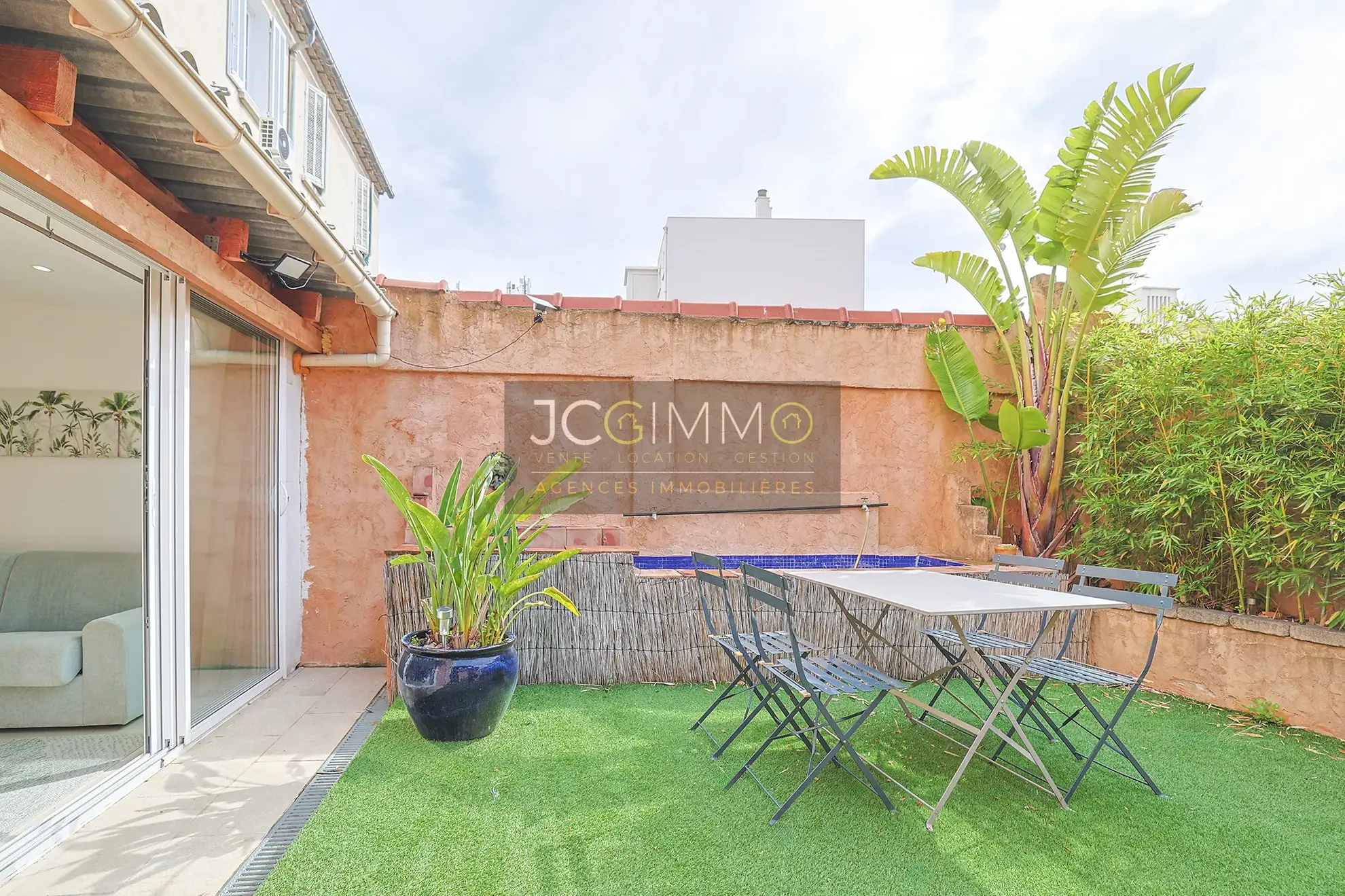 Appartement T2 rénové avec terrasse à Toulon – 54 m², mobilier inclus 