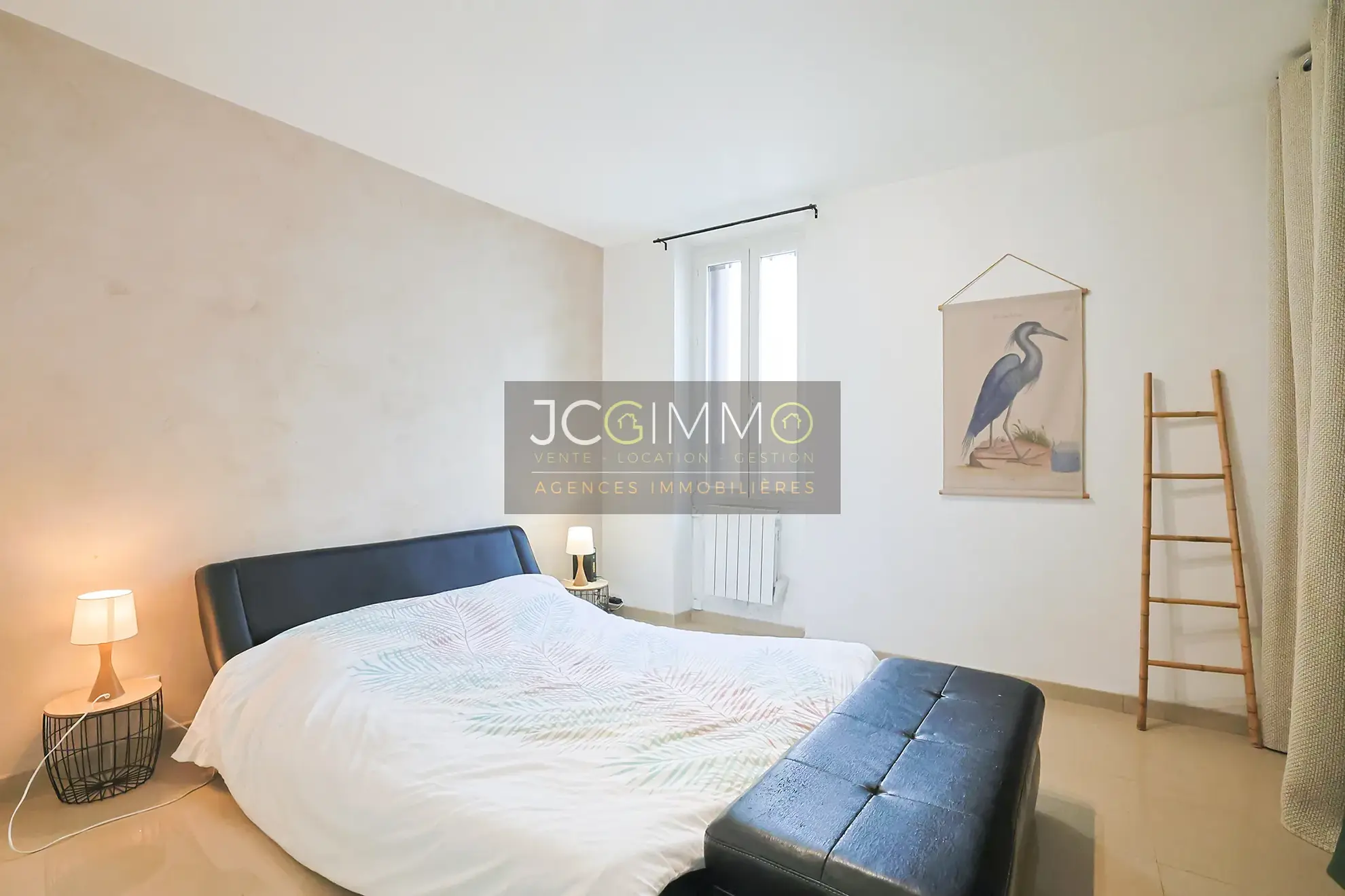 Appartement T2 rénové avec terrasse à Toulon – 54 m², mobilier inclus 
