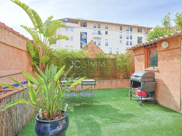 Appartement T2 rénové avec terrasse à Toulon – 54 m², mobilier inclus 