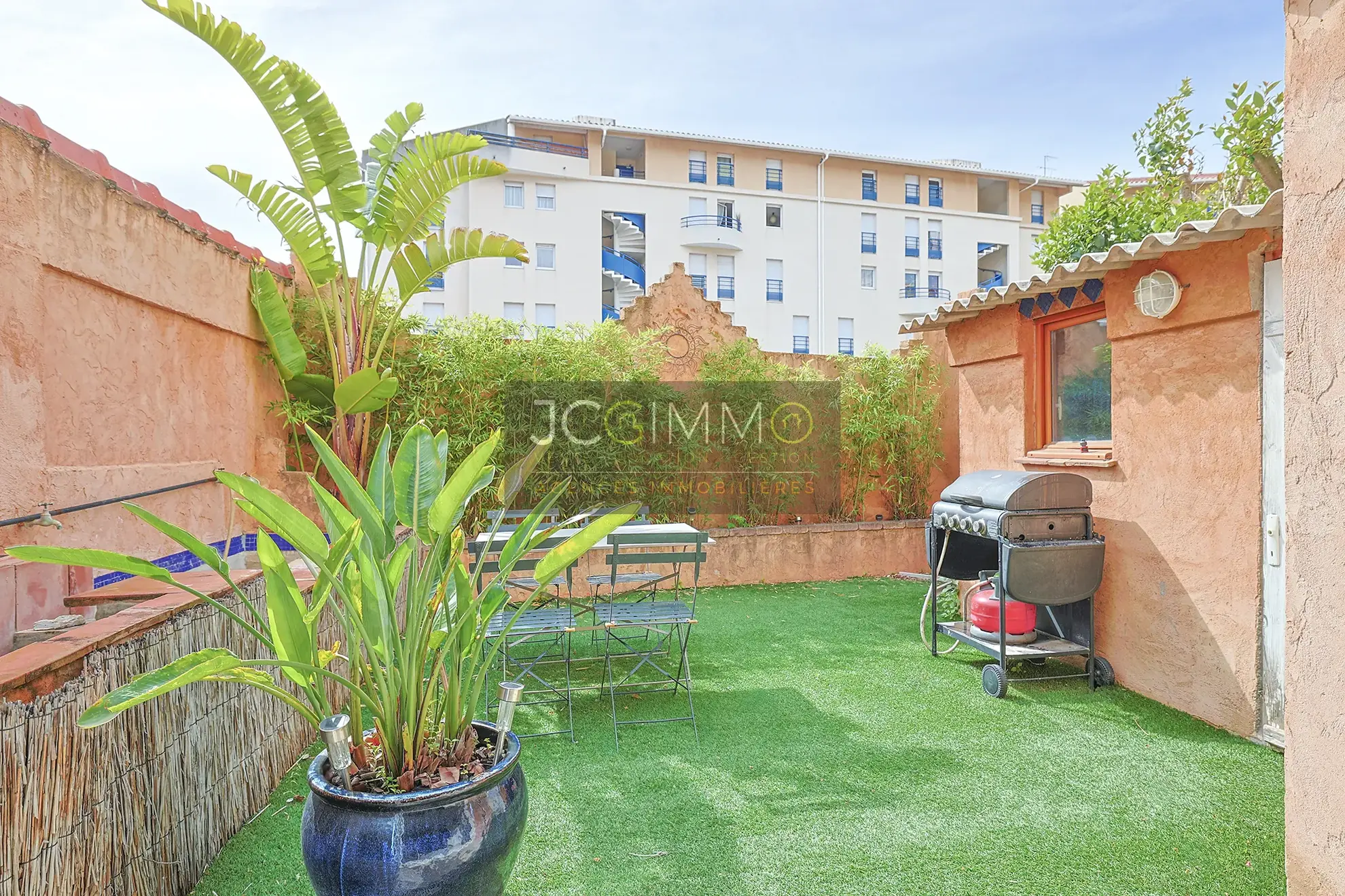 Appartement T2 rénové avec terrasse à Toulon – 54 m², mobilier inclus 