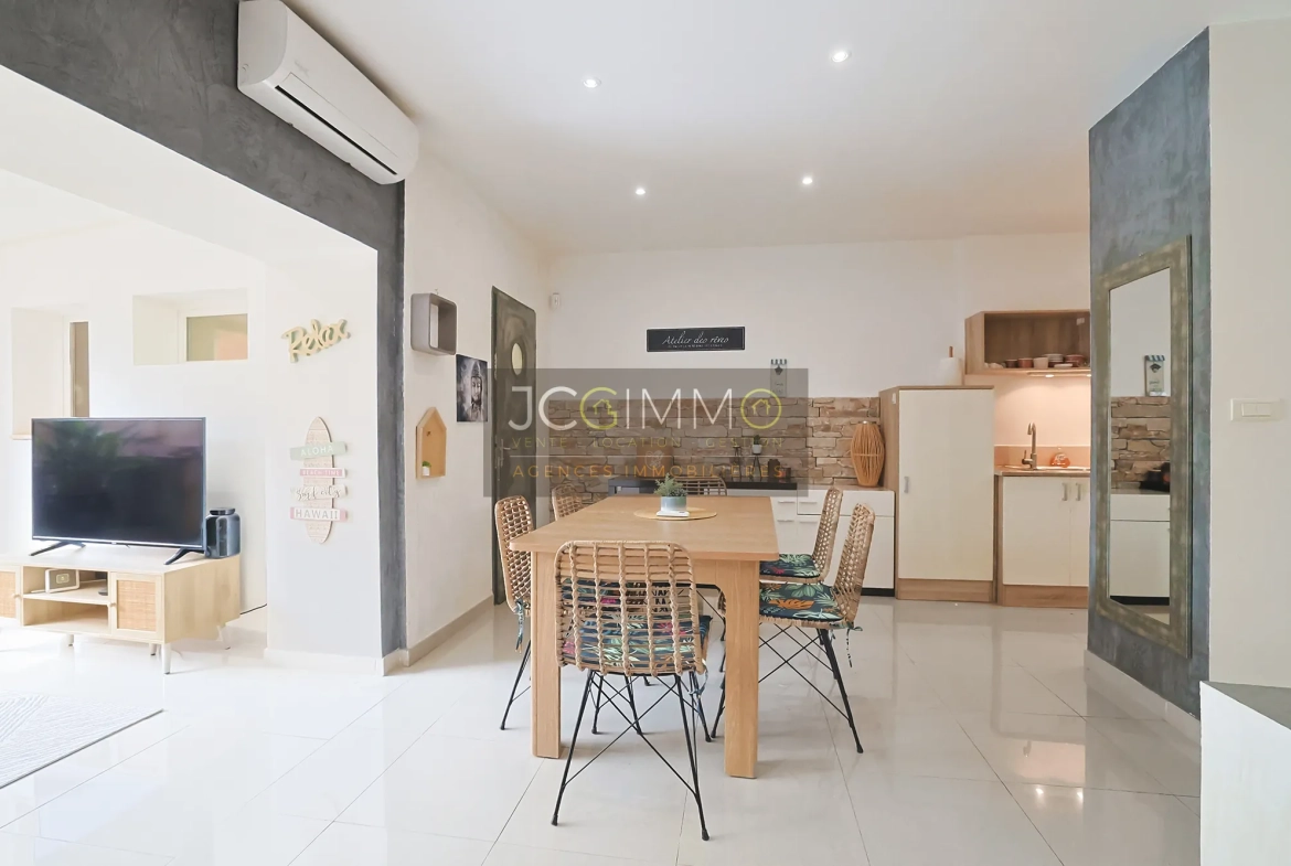 Appartement T2 rénové avec terrasse à Toulon – 54 m², mobilier inclus 