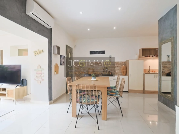 Appartement T2 rénové avec terrasse à Toulon – 54 m², mobilier inclus 