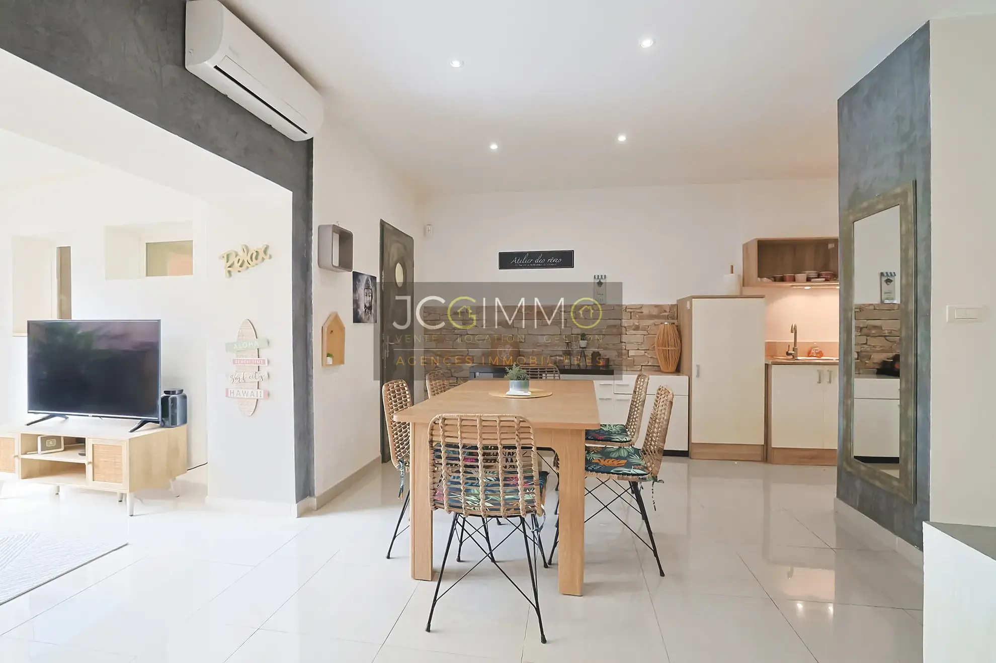 Appartement T2 rénové avec terrasse à Toulon – 54 m², mobilier inclus 