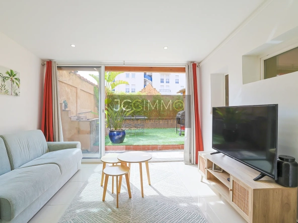 Appartement T2 rénové avec terrasse à Toulon – 54 m², mobilier inclus