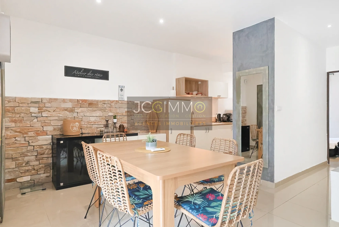 Appartement T2 rénové avec terrasse à Toulon – 54 m², mobilier inclus 