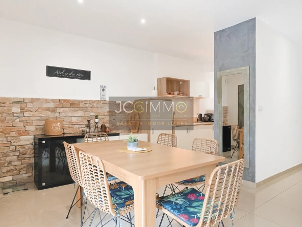 Appartement T2 rénové avec terrasse à Toulon – 54 m², mobilier inclus 