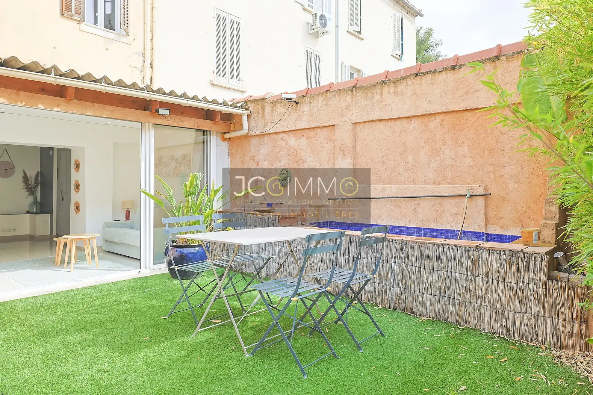 Appartement T2 rénové avec terrasse à Toulon – 54 m², mobilier inclus 