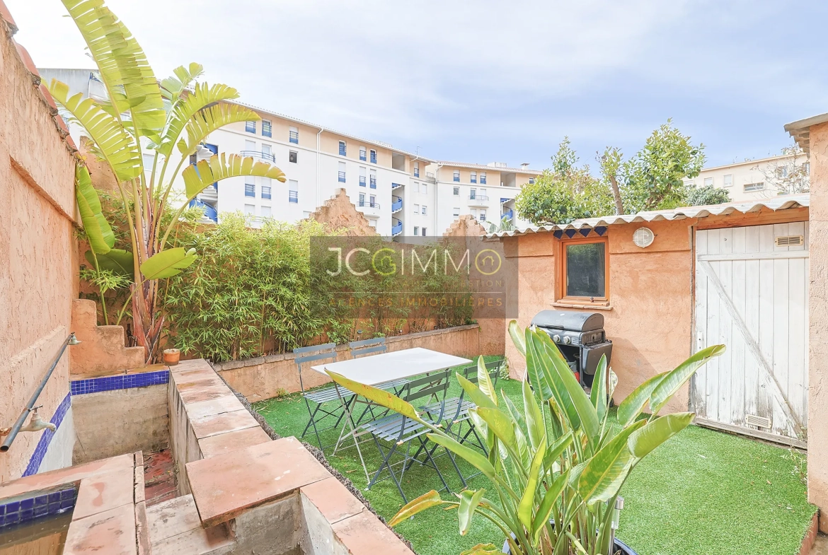 Appartement T2 rénové avec terrasse à Toulon – 54 m², mobilier inclus 