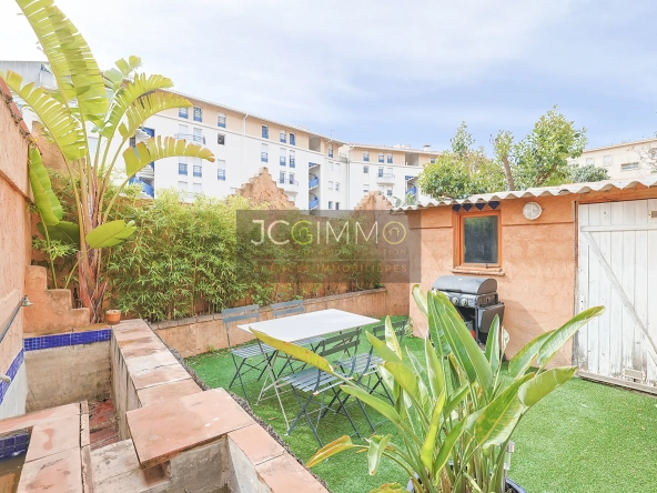 Appartement T2 rénové avec terrasse à Toulon – 54 m², mobilier inclus 