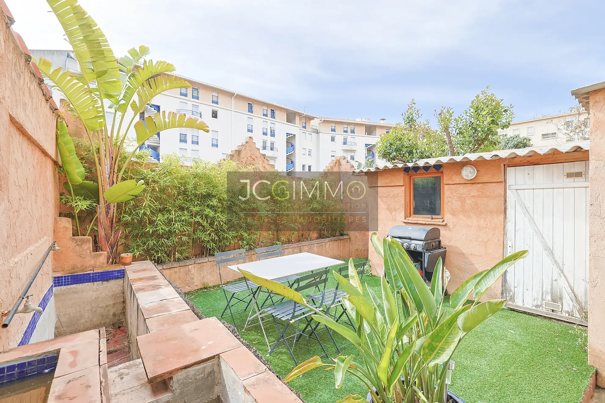 Appartement T2 rénové avec terrasse à Toulon – 54 m², mobilier inclus 