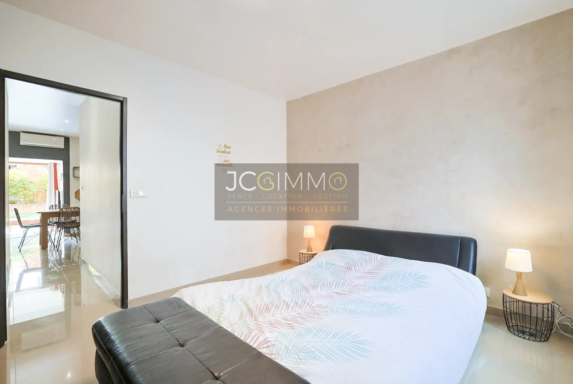 Appartement T2 rénové avec terrasse à Toulon – 54 m², mobilier inclus 