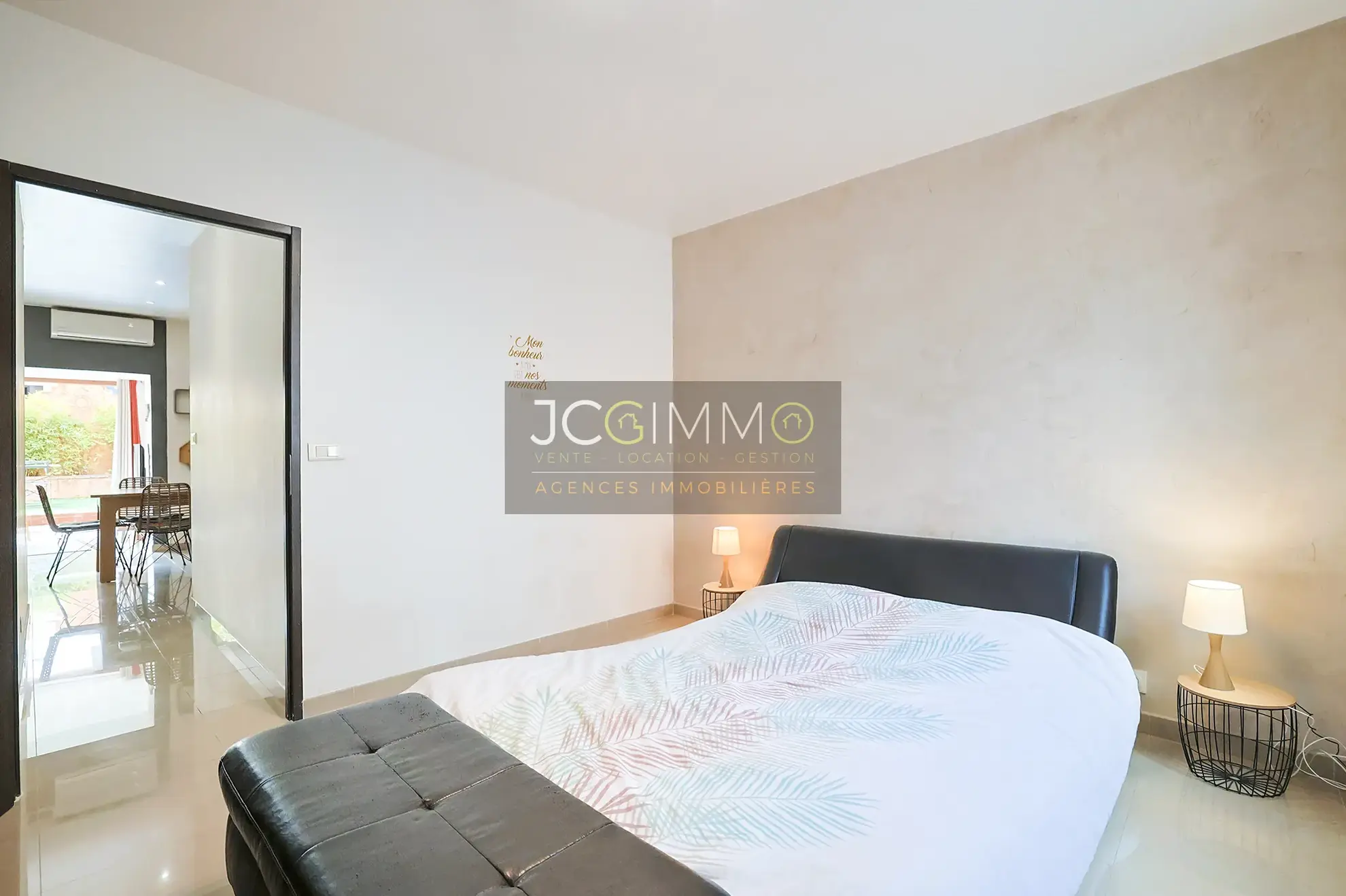 Appartement T2 rénové avec terrasse à Toulon – 54 m², mobilier inclus 