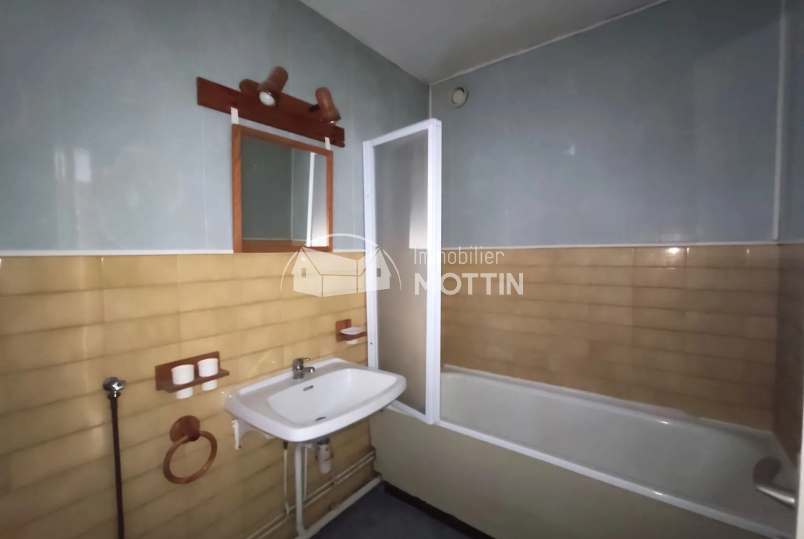 Appartement T2 de 45 m² à Vitry-sur-Seine avec loggia et vue dégagée 