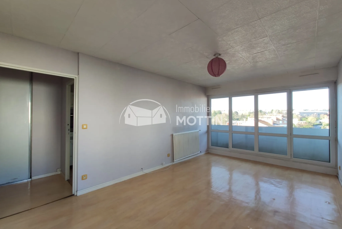 Appartement T2 de 45 m² à Vitry-sur-Seine avec loggia et vue dégagée 