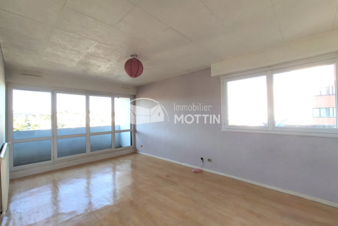 Appartement T2 de 45 m² à Vitry-sur-Seine avec loggia et vue dégagée 