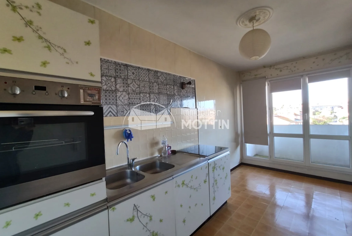 Appartement T2 de 45 m² à Vitry-sur-Seine avec loggia et vue dégagée 