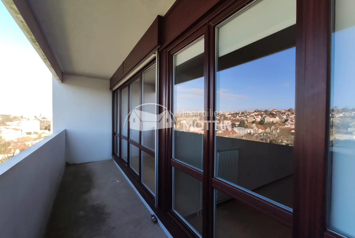 Appartement T2 de 45 m² à Vitry-sur-Seine avec loggia et vue dégagée 