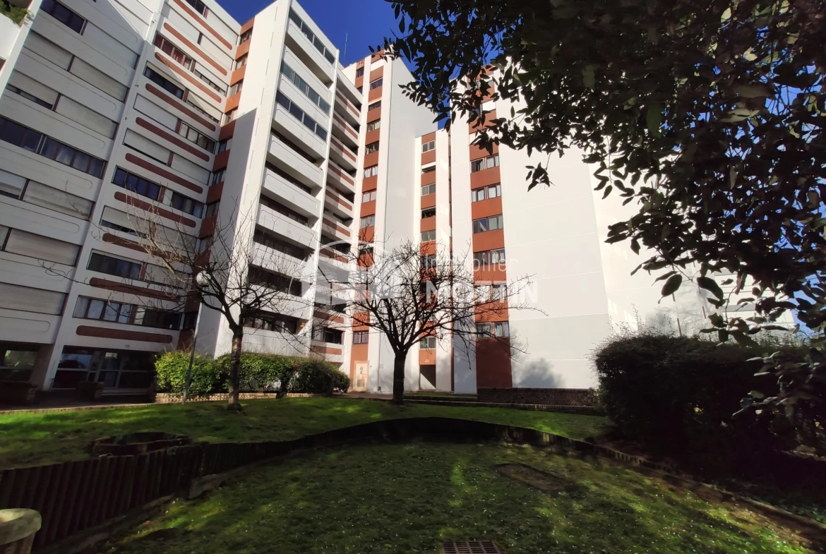 Appartement T2 de 45 m² à Vitry-sur-Seine avec loggia et vue dégagée 