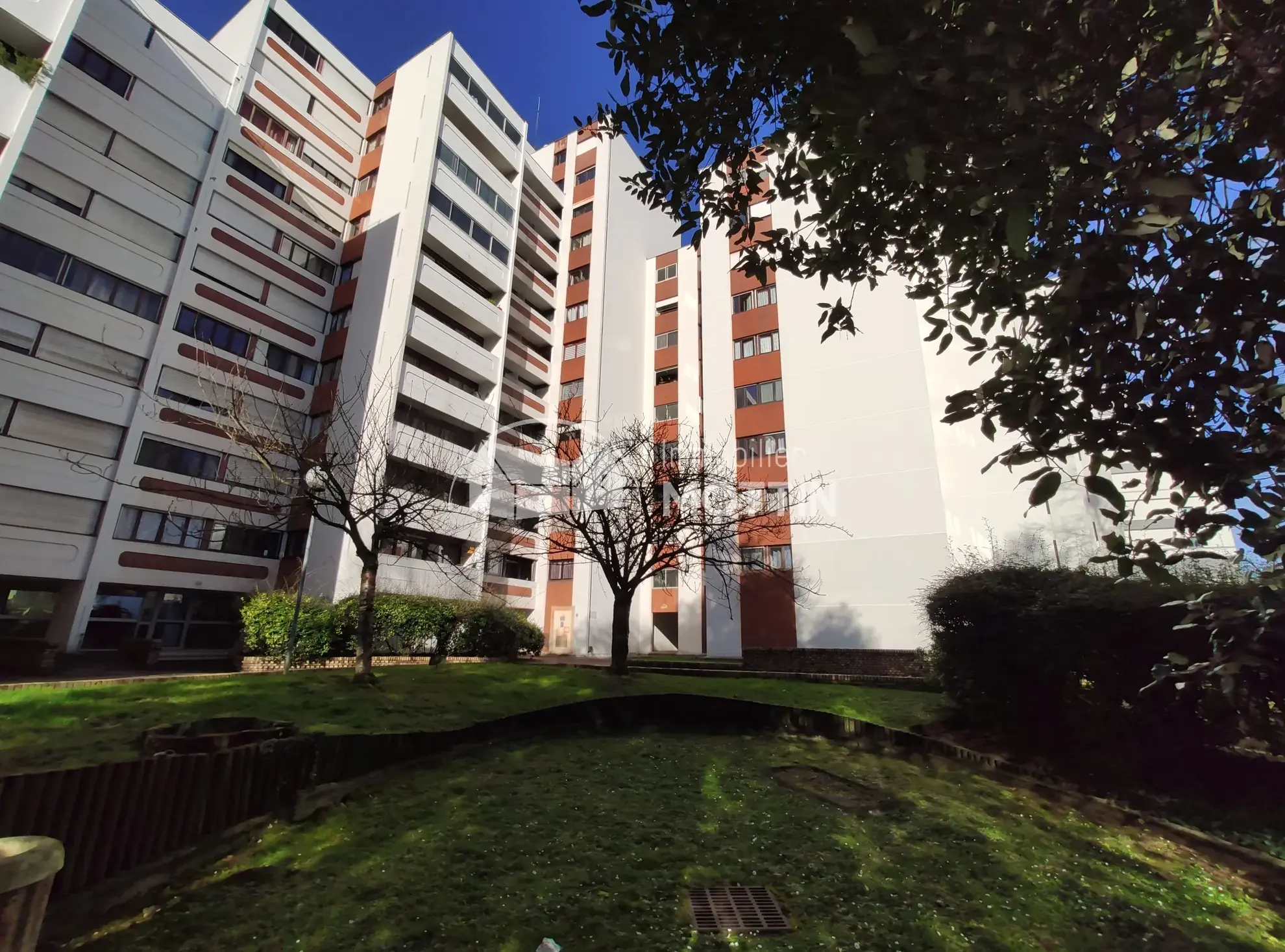 Appartement T2 de 45 m² à Vitry-sur-Seine avec loggia et vue dégagée 