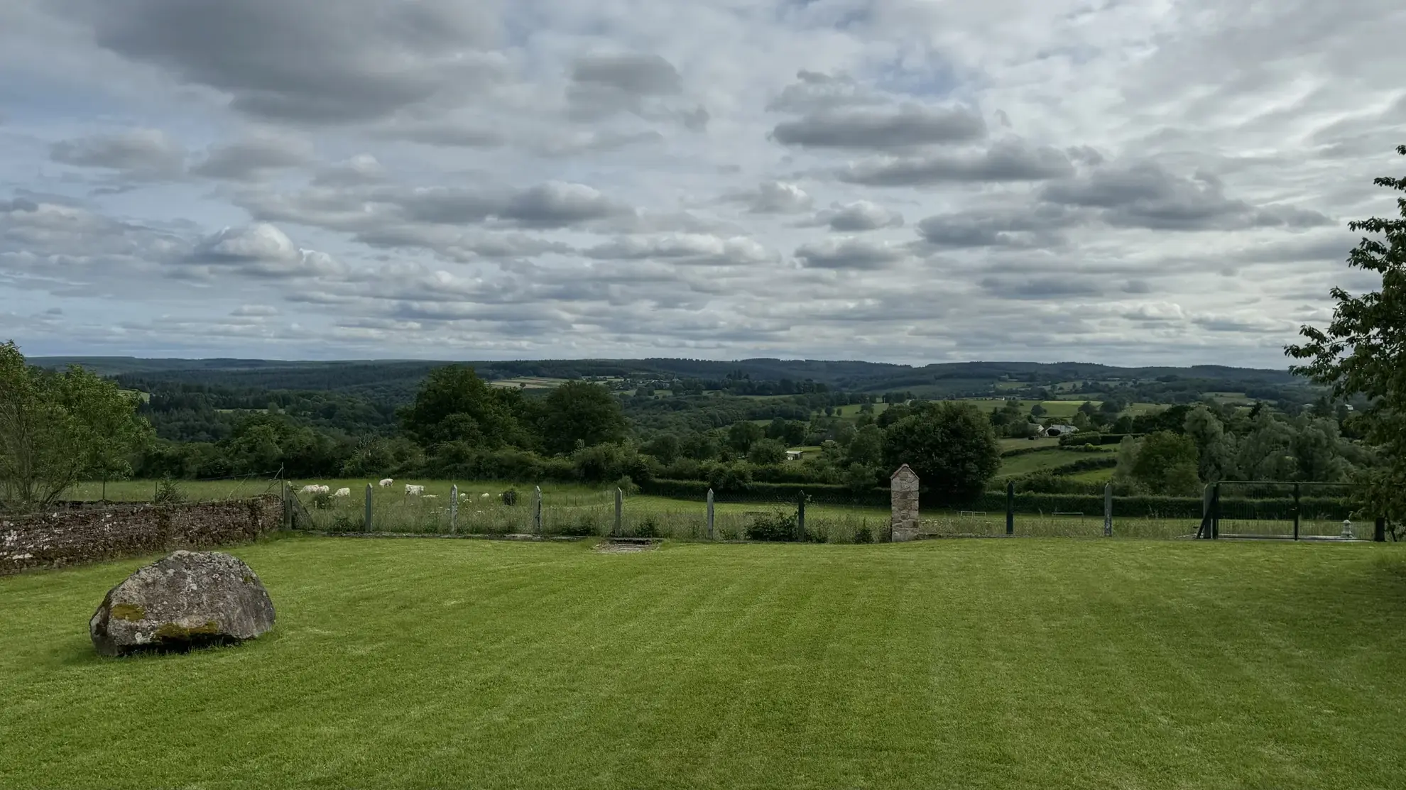Maison avec vue panoramique à Rouvray – 4 chambres, terrain de 6083 m² 