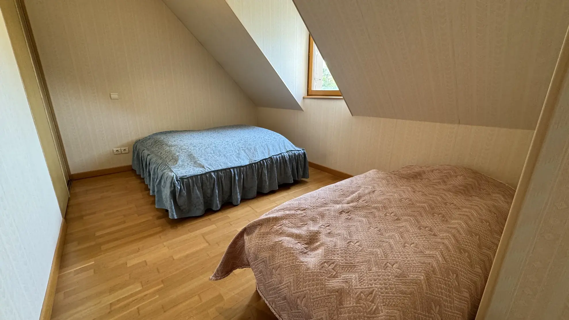 Maison avec vue panoramique à Rouvray – 4 chambres, terrain de 6083 m² 