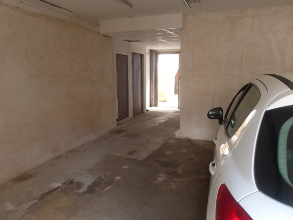 Maison de ville avec garage au cœur de Charlieu, calme et pratique 