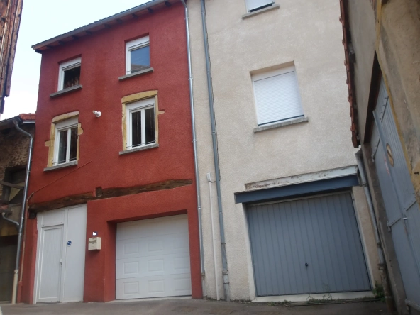 Maison de ville avec garage au cœur de Charlieu, calme et pratique