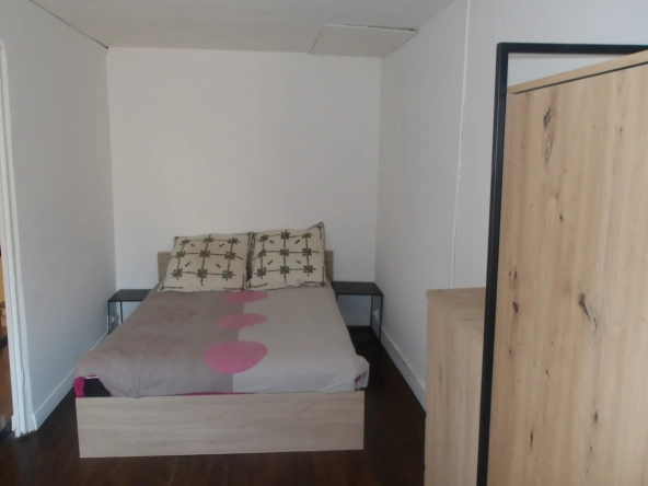 Maison de ville avec garage au cœur de Charlieu, calme et pratique 
