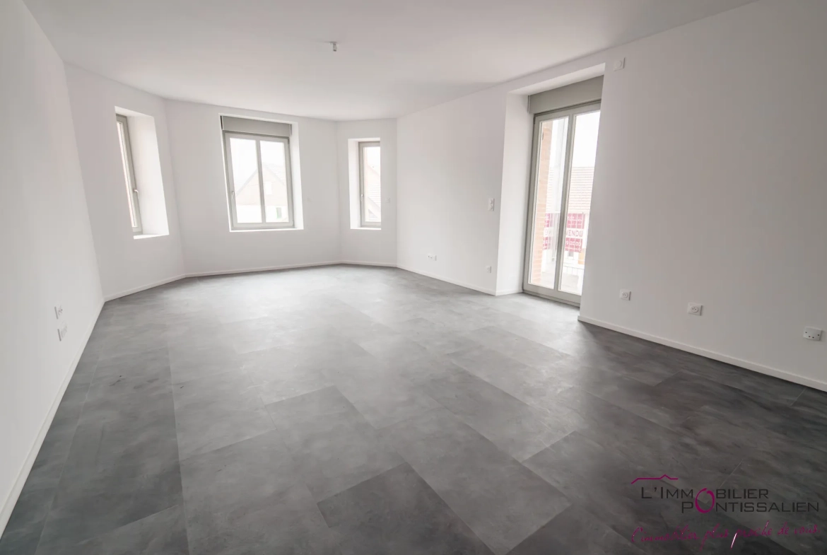 Appartement de type 5 avec terrasse, cave et parking à La Cluse et Mijoux 