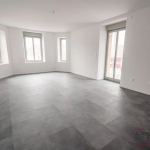 Appartement de type 5 avec terrasse, cave et parking à La Cluse et Mijoux