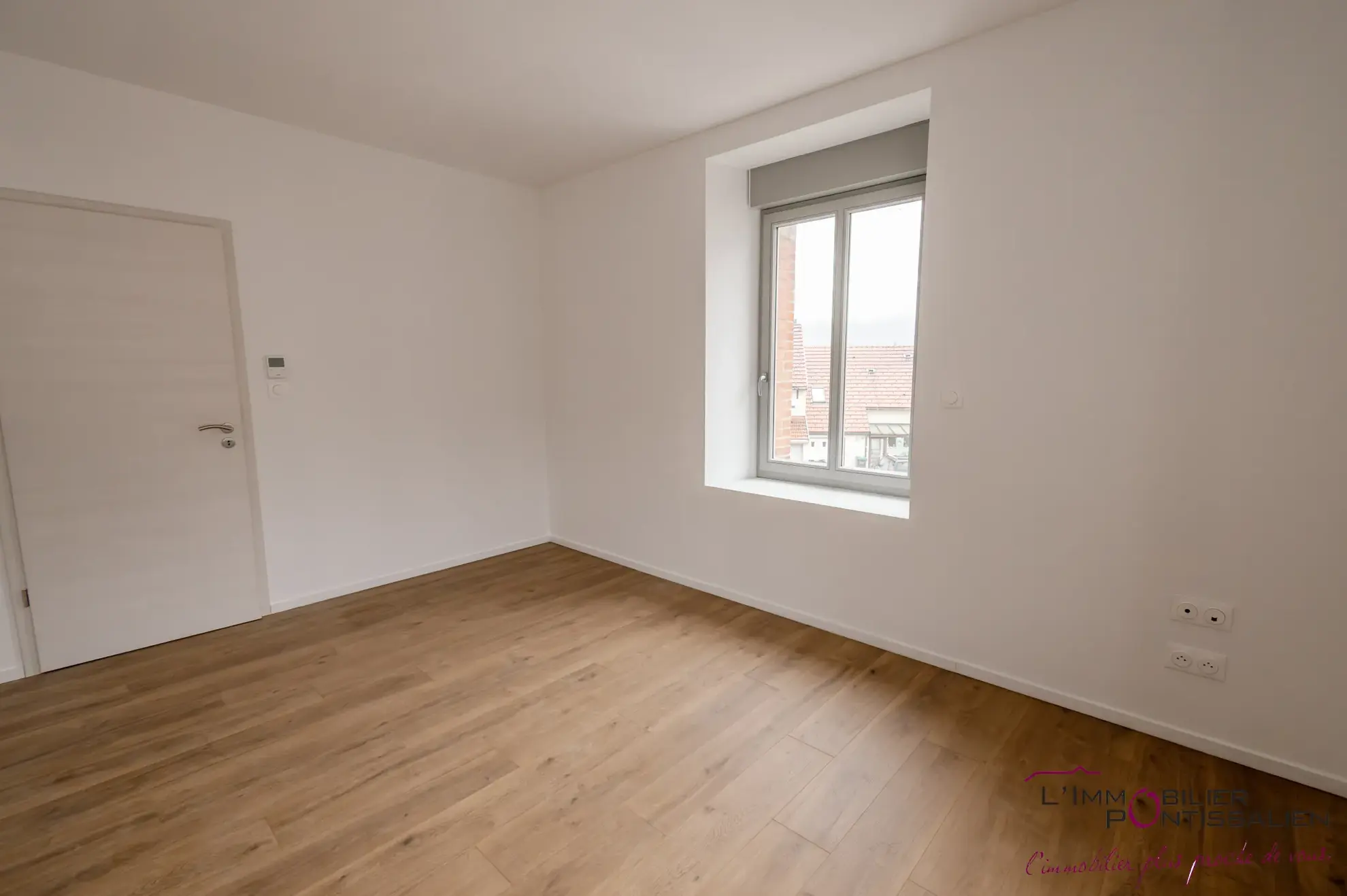 Appartement de type 5 avec terrasse, cave et parking à La Cluse et Mijoux 