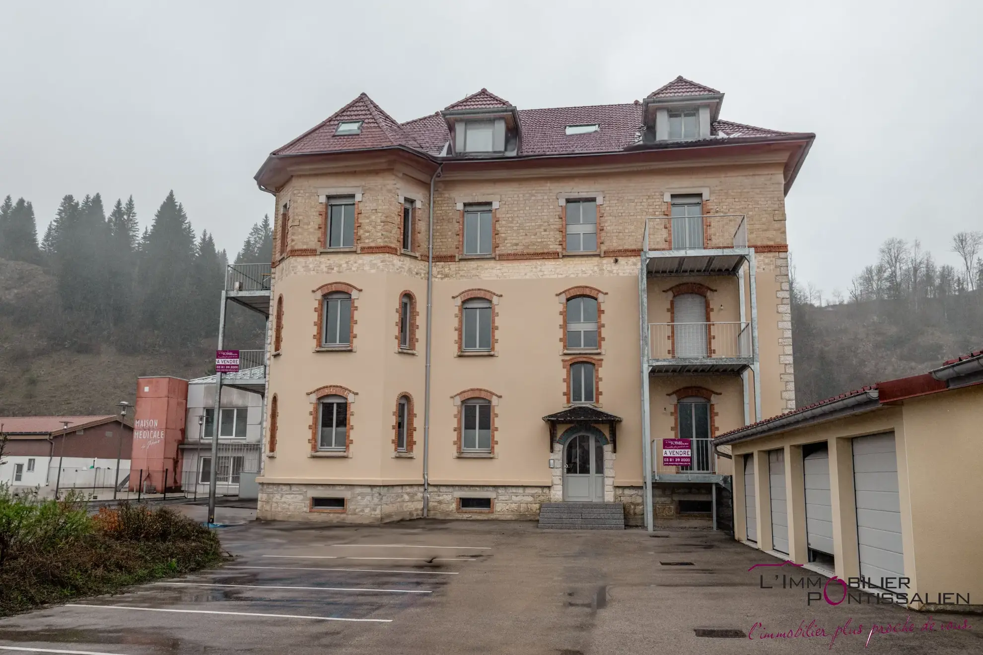 Appartement de type 5 avec terrasse, cave et parking à La Cluse et Mijoux 