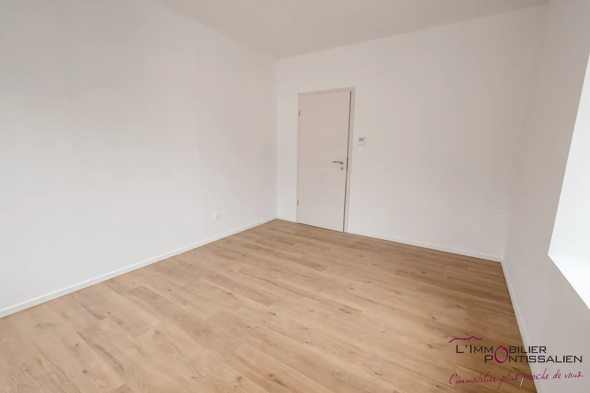 Appartement de type 5 avec terrasse, cave et parking à La Cluse et Mijoux 
