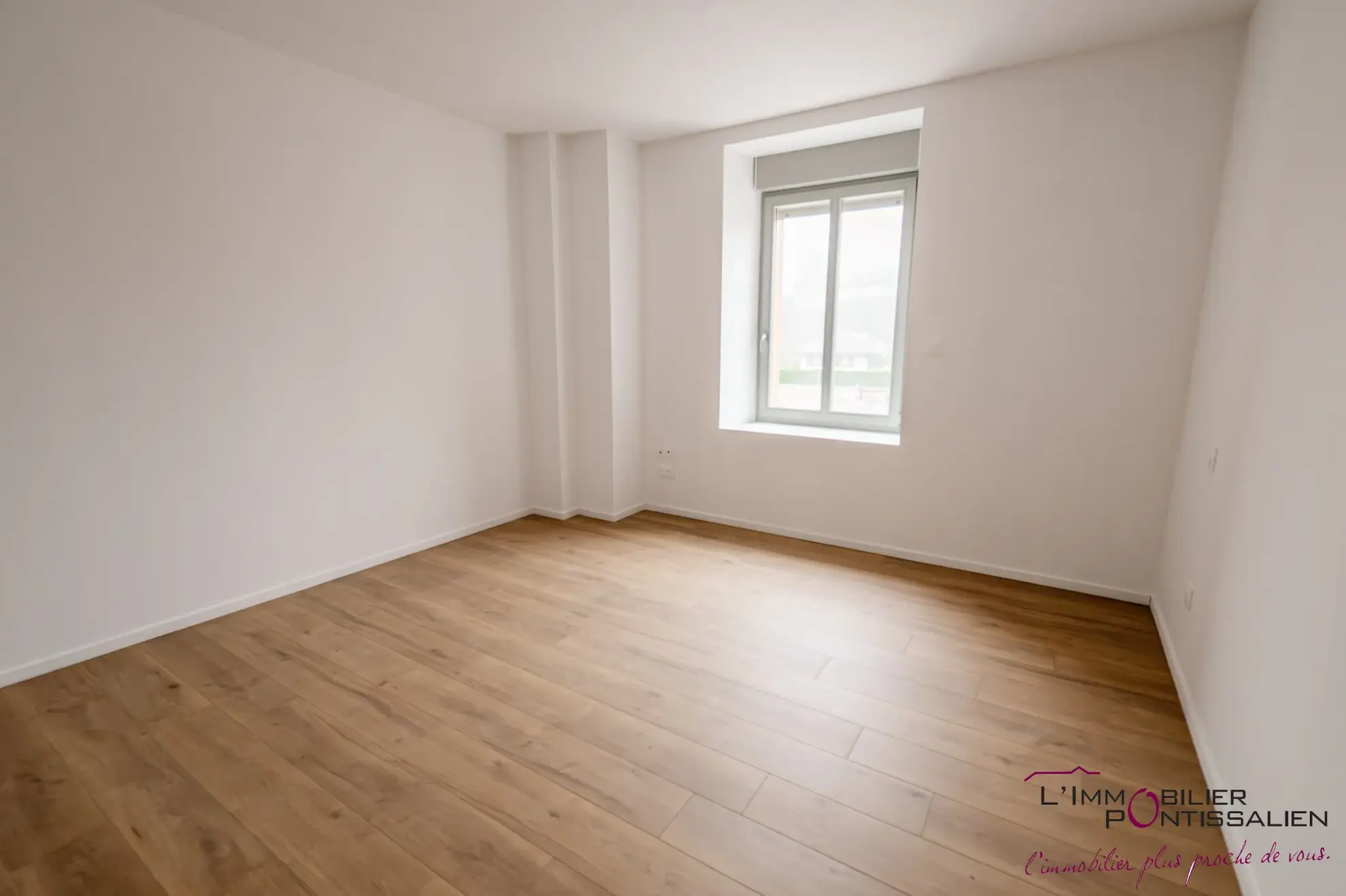 Appartement de type 5 avec terrasse, cave et parking à La Cluse et Mijoux 