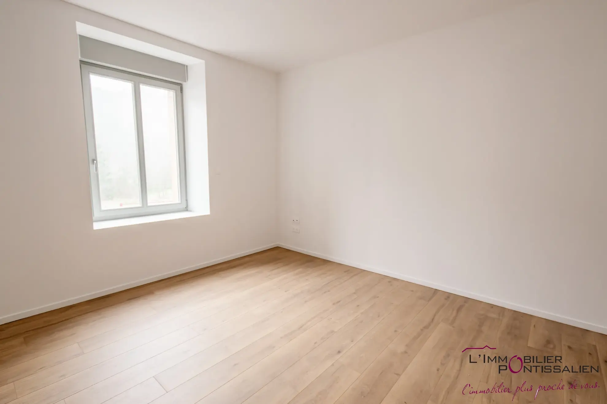 Appartement de type 5 avec terrasse, cave et parking à La Cluse et Mijoux 