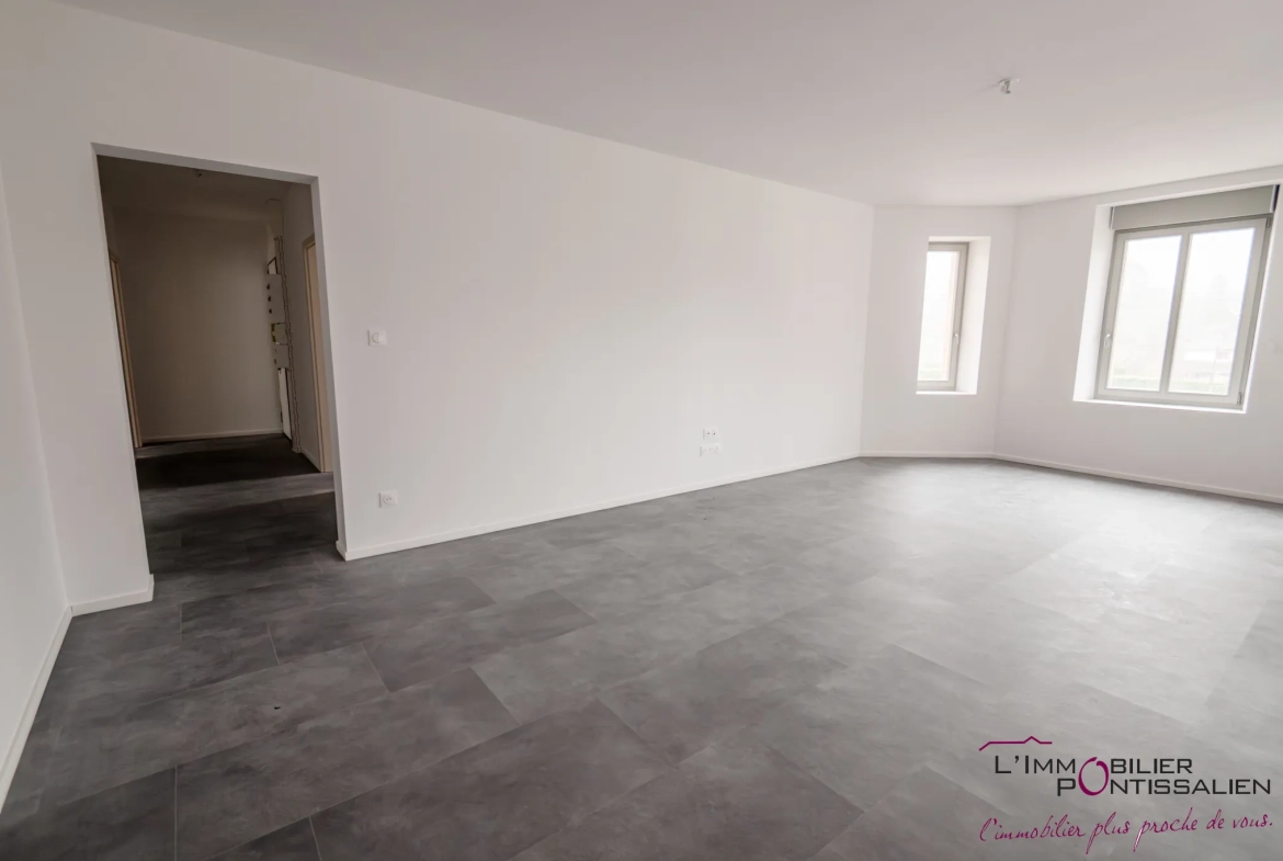 Appartement de type 5 avec terrasse, cave et parking à La Cluse et Mijoux 