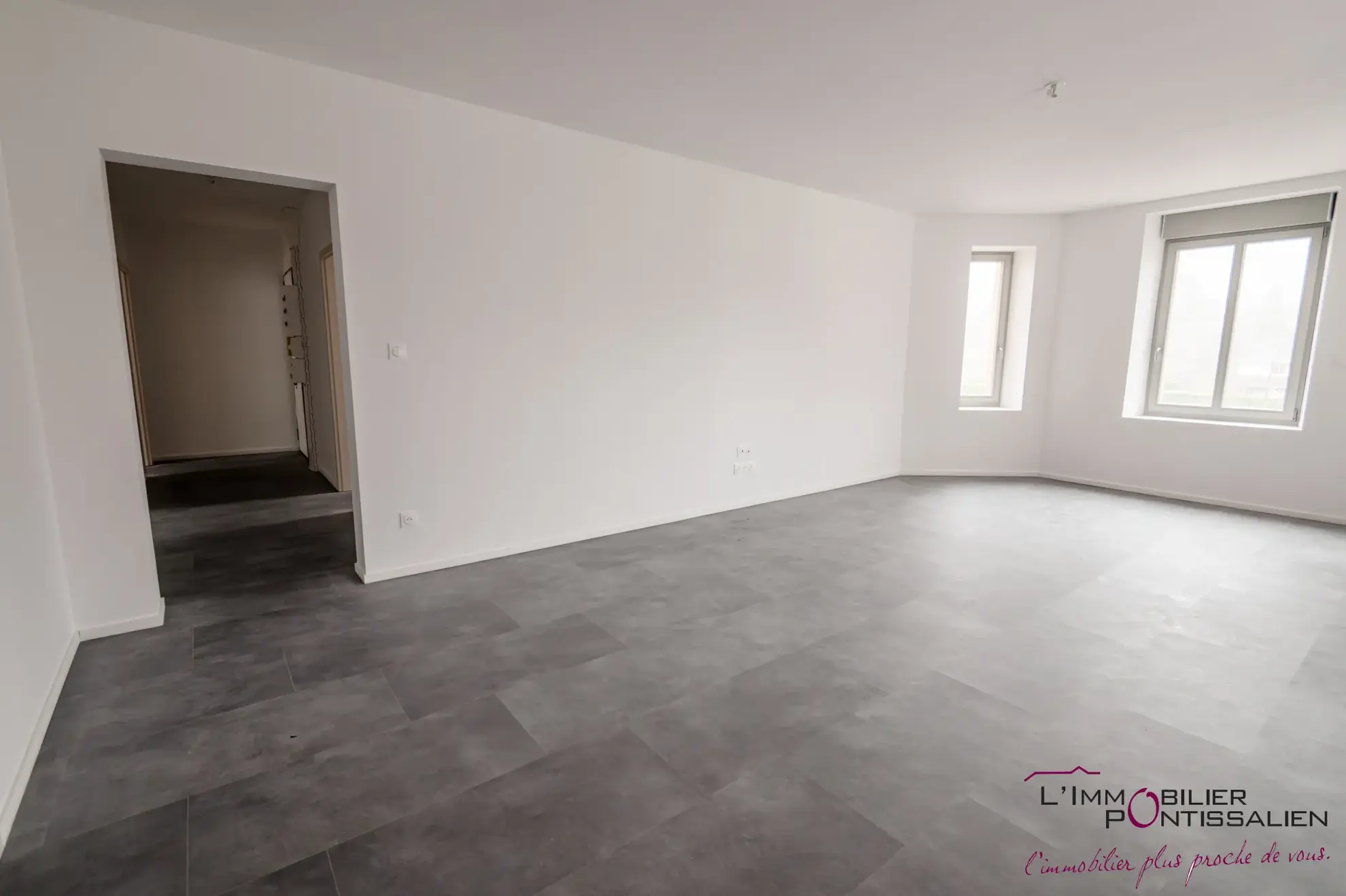 Appartement de type 5 avec terrasse, cave et parking à La Cluse et Mijoux 