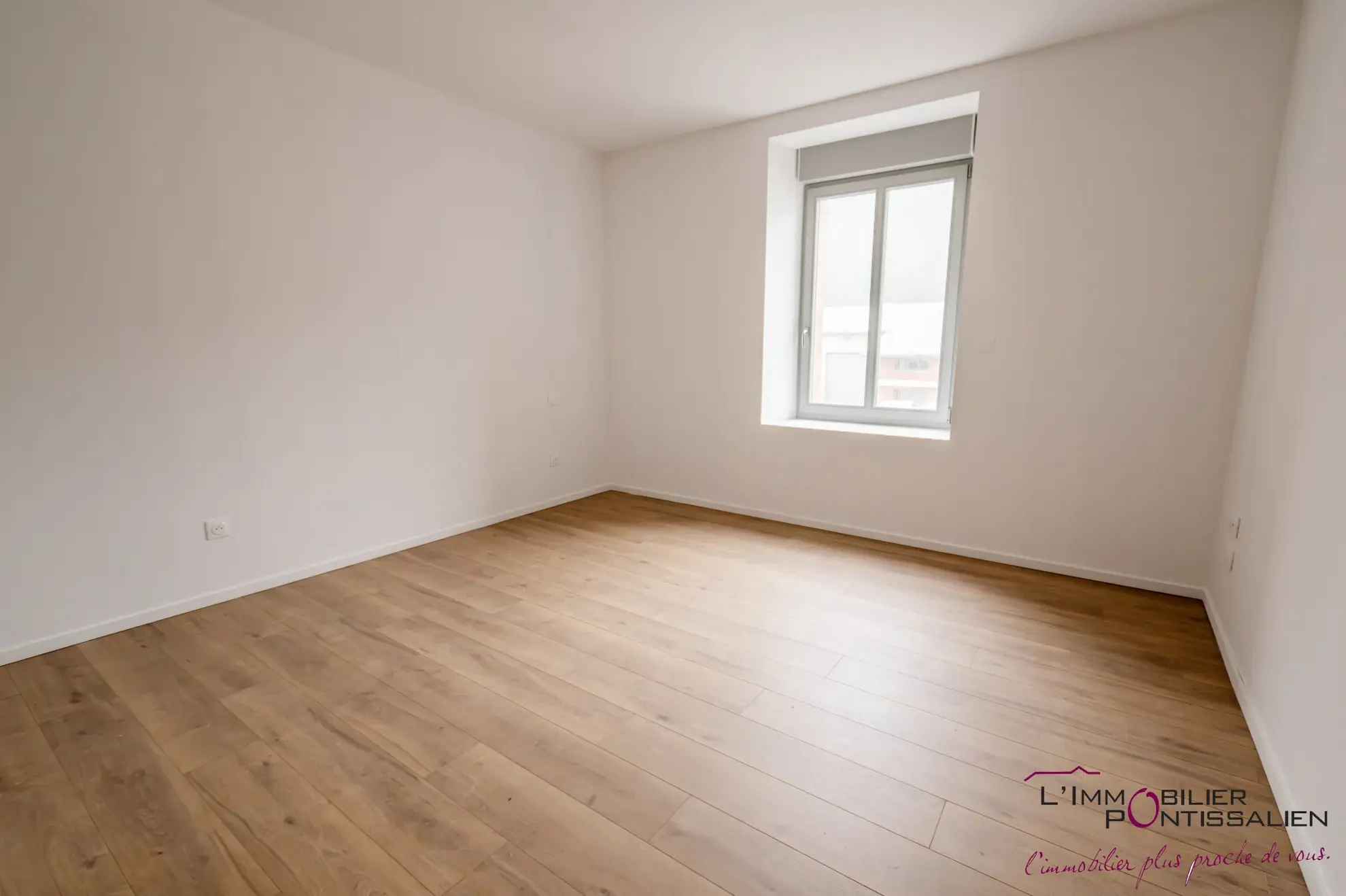 Appartement de type 5 avec terrasse, cave et parking à La Cluse et Mijoux 